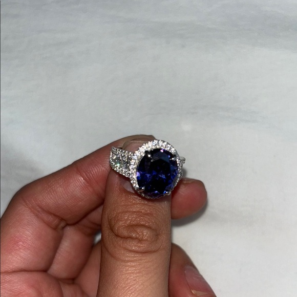 Elegant Silver and Blue Gemstone Ring - Picture 1 of 6